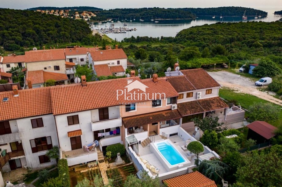 POLA DINTORNO CASA CON 2 APPARTAMENTI, CON VISTA MARE, PISCINA