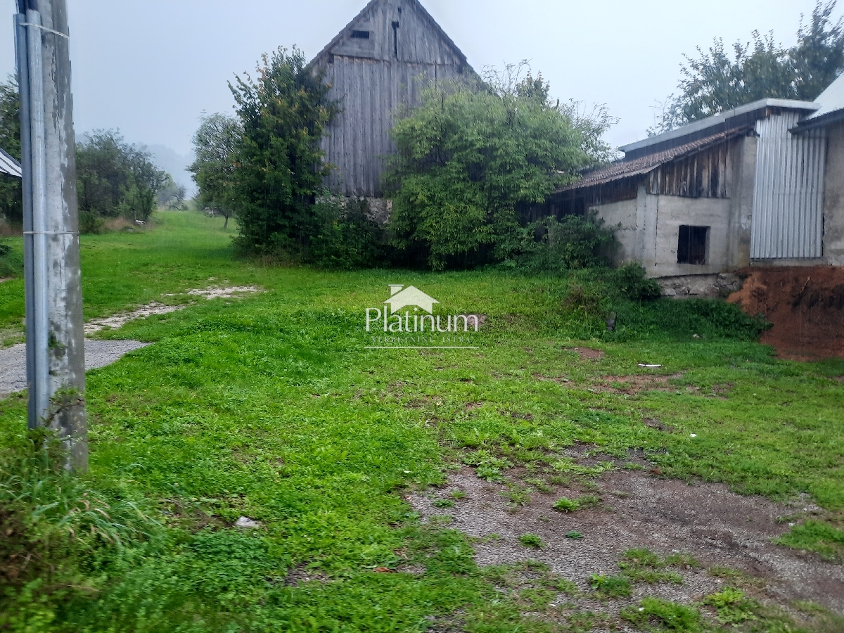 Čabar, terreno edificabile 1590 m2 con permesso di costruzione