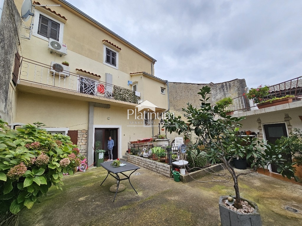 VODNJAN, BELLA CASA CON GIARDINO, POSIZIONE TRANQUILLA