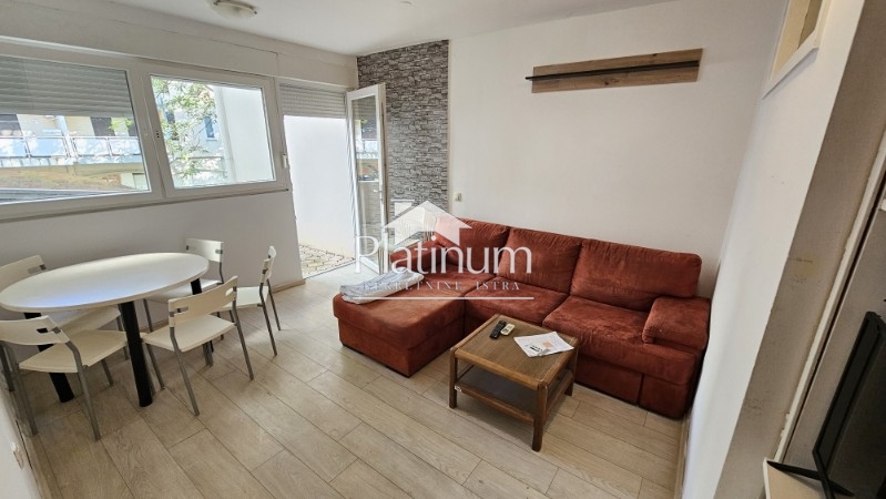 POREČ OKOLICA APARTMAN SA VELIKOM TERASOM