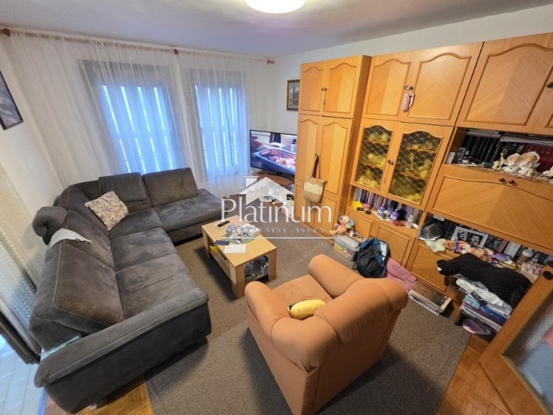 PULA STOJA PREKRASAN DVOSOBAN STAN NA 1 KATU