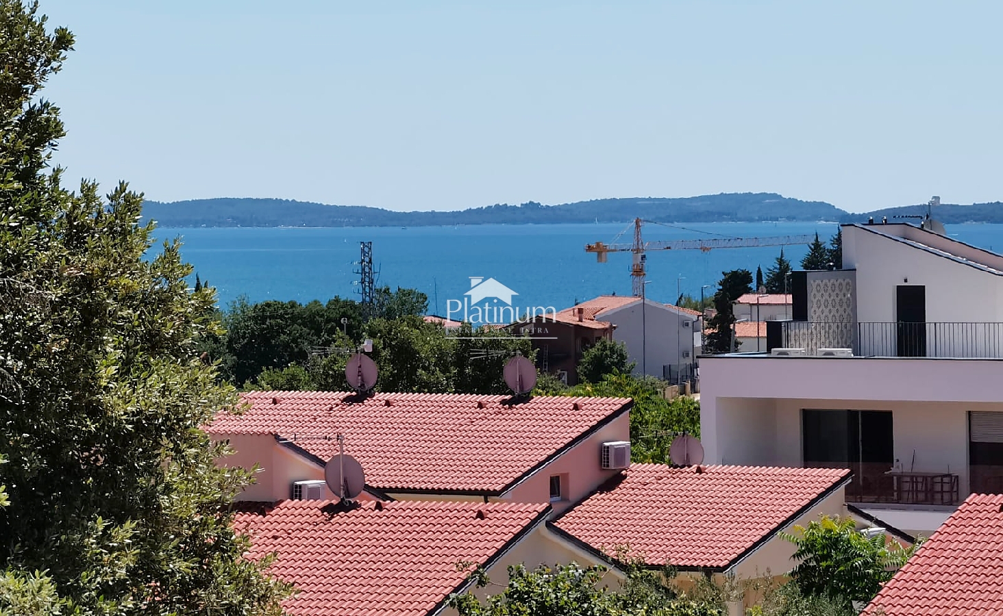 Istra, okolica Peroja, stambeno poslovni objekt 