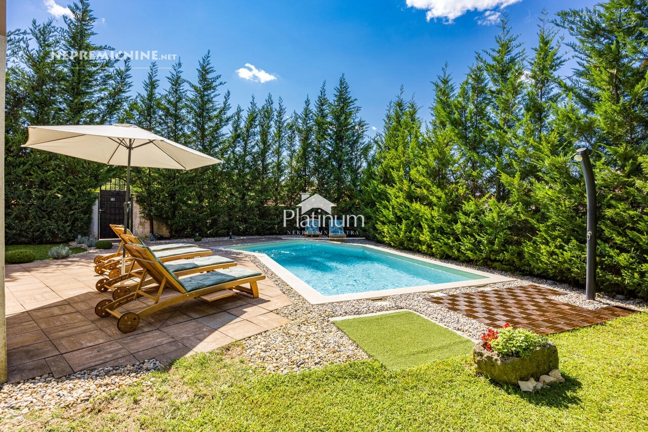 Istra, Svetvinčenat okolica, samostojeća kuća s bazenom 