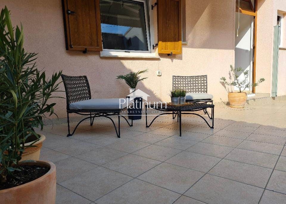 Istra, Pula, enonadstropna hiša, 2 spalnici, terasa, blizu centra