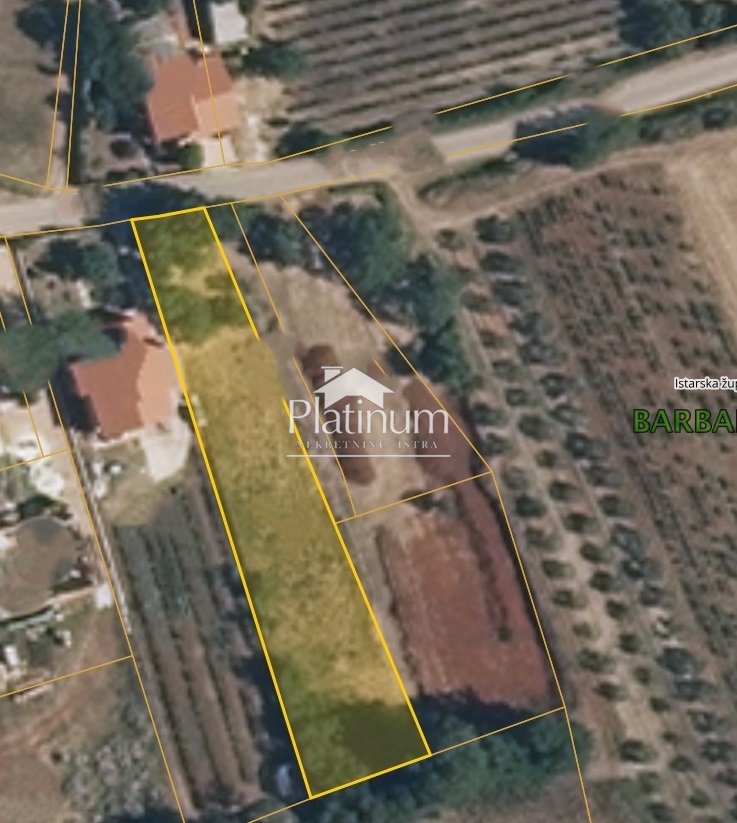 BARBAN, PREKRASNO GRAĐEVINSKO ZEMLJIŠTE 1300m2 HITNO