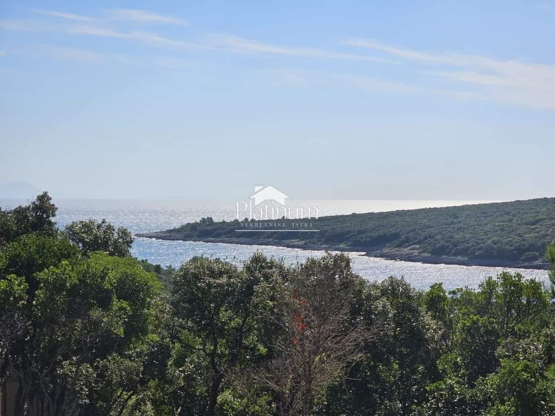 Istra,Duga uvala poljoprivredno zemljište s pogledom na more