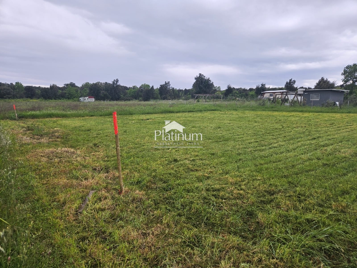 ISTRA POLJOPRIVREDNO ZEMLJISTE 400m2 2km od mora