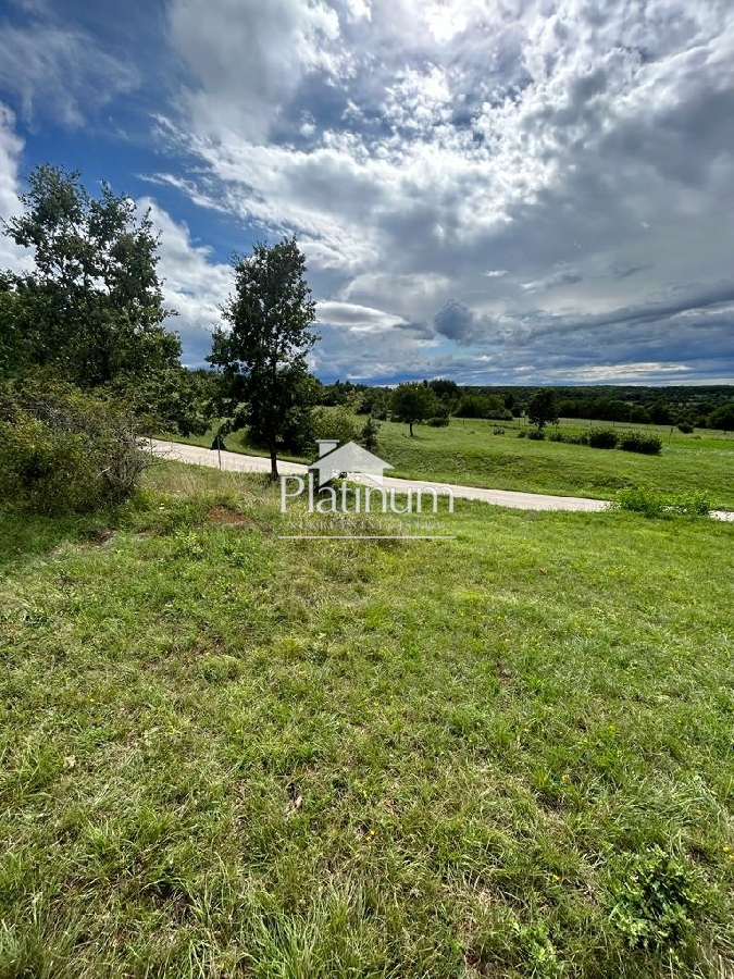 ISTRA, OPRTALJ PREKRASNO GRAĐEVINSKO ZEMLJIŠTE