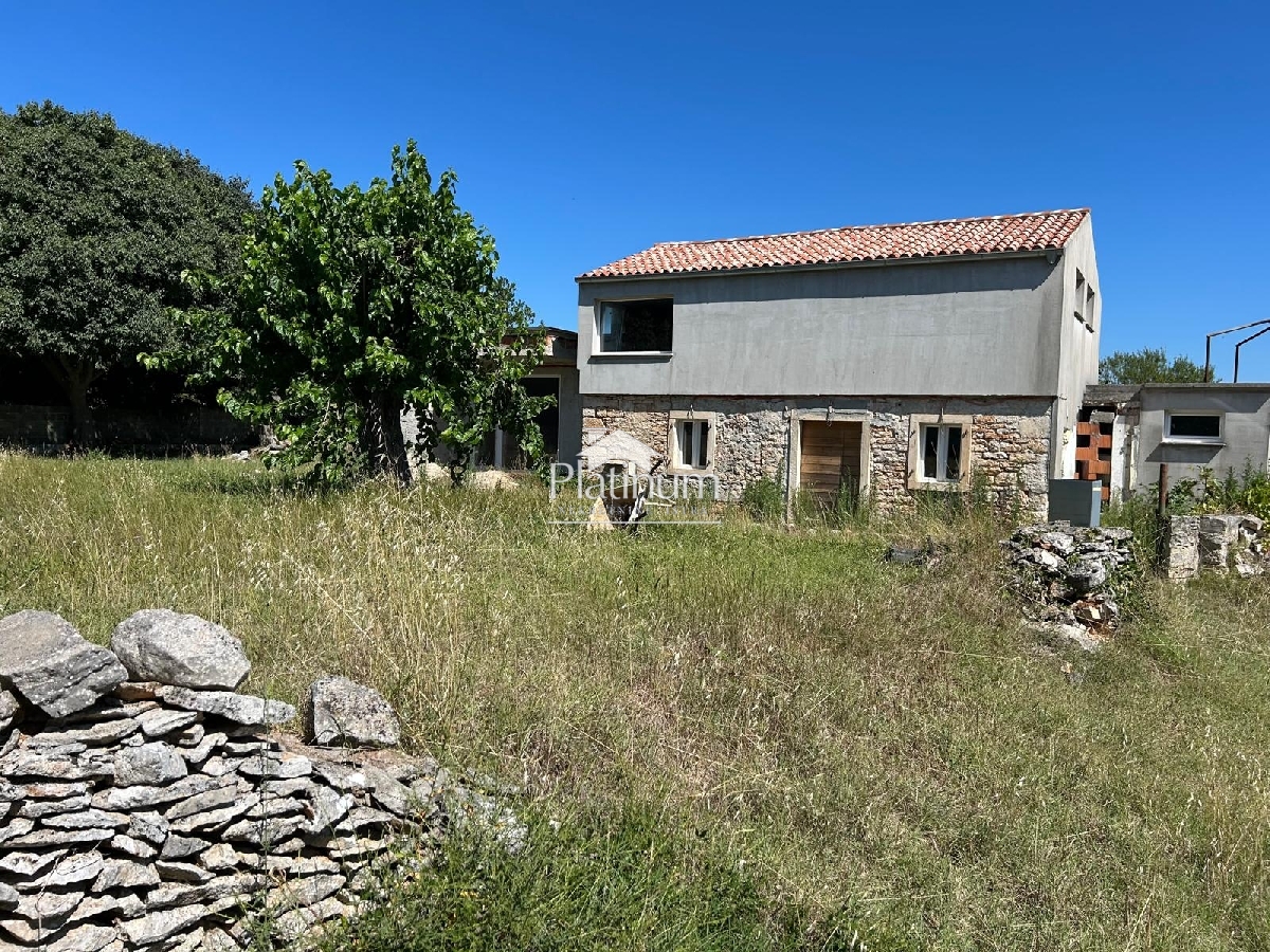 Istra, Šišan, hiša v fazi prenove