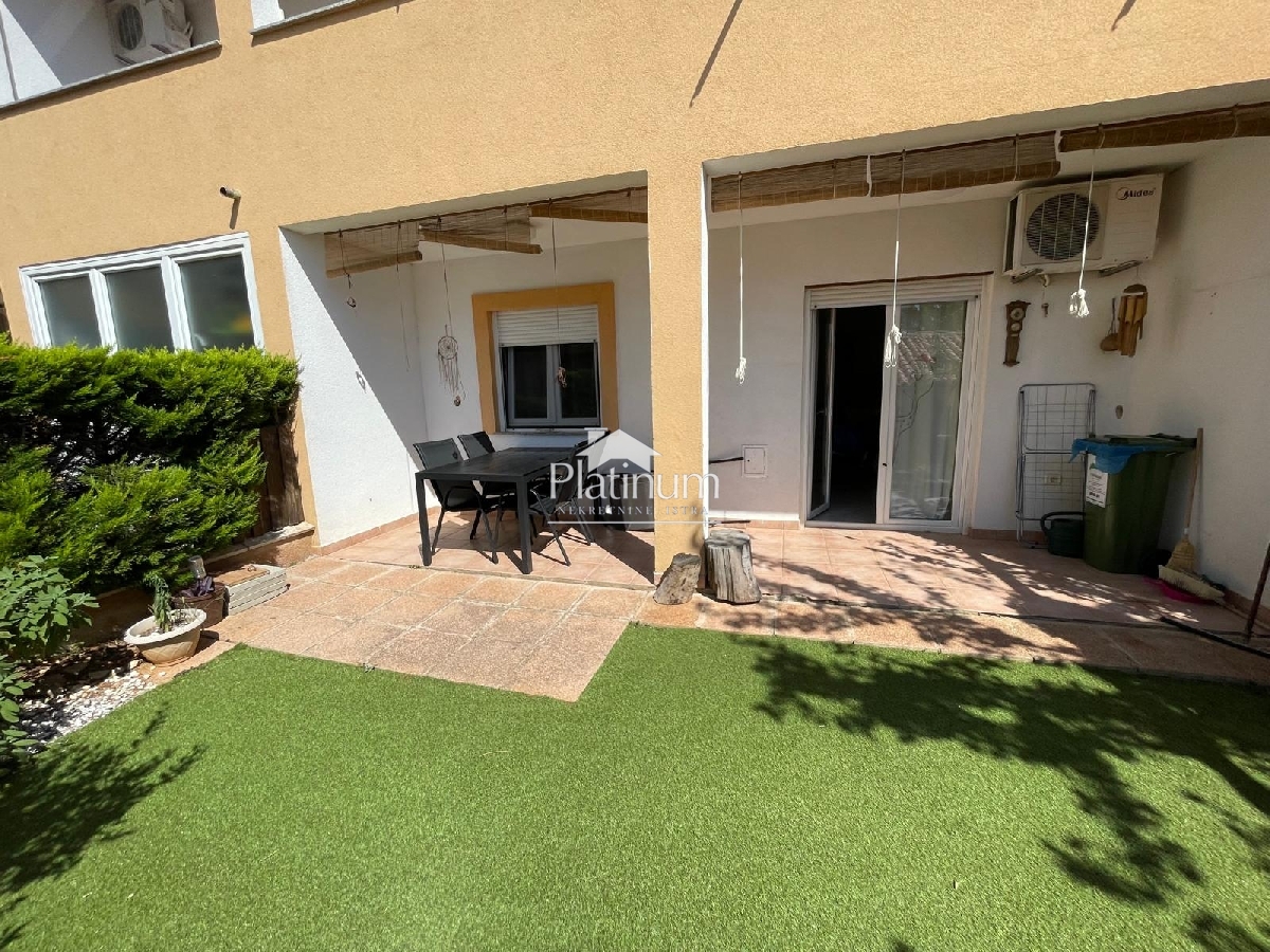 Istra, Peroj, apartman s vrtom