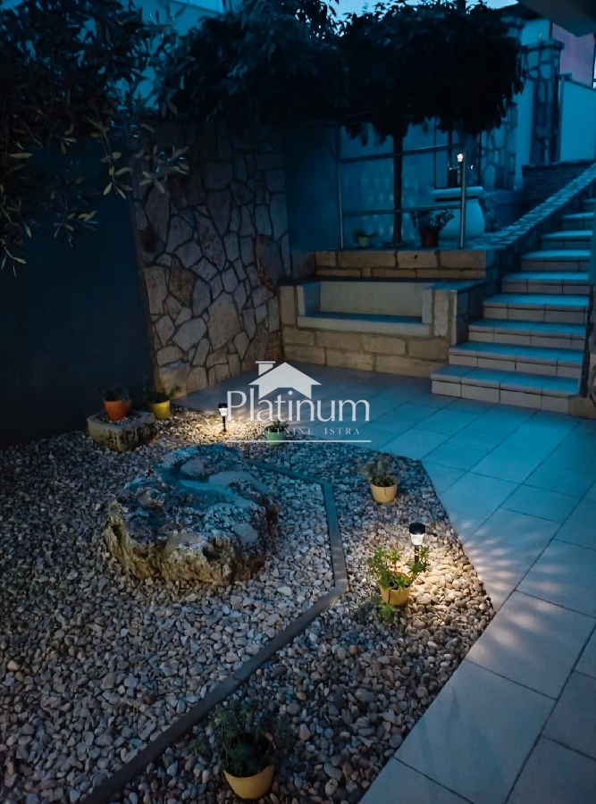 Istria, Pola, appartamento al piano terra, 127 m2, giardino 161 m2