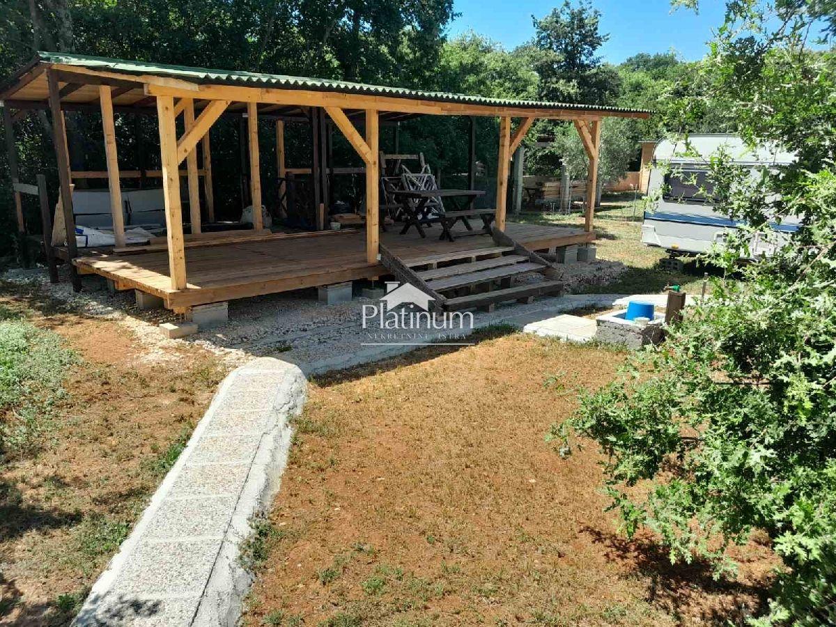Istra,Valtura poljoprivredno zemljište s vodom na parceli