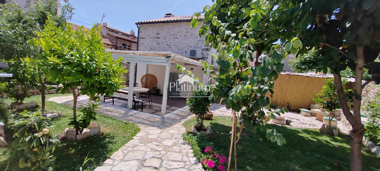 Istria, Gallesano, due case in pietra 85 m2