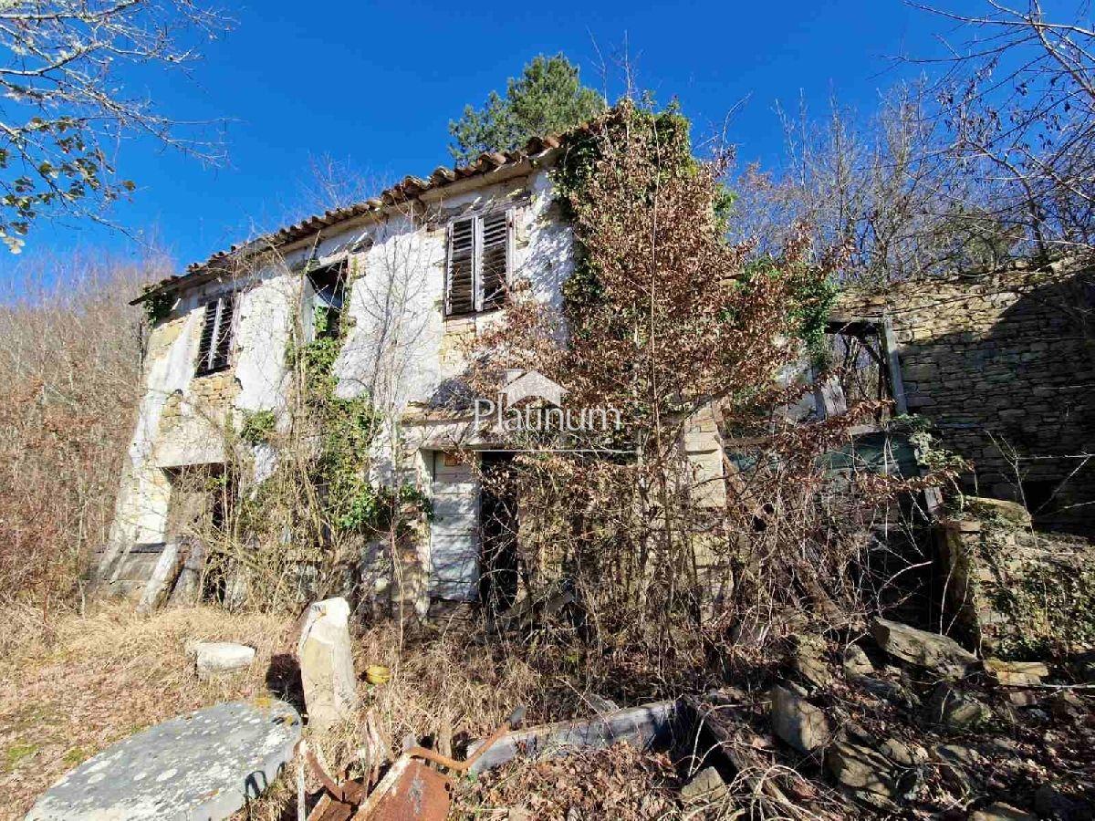 Istria, casa Pisino con cortile di 26.853 m2, proprietà
