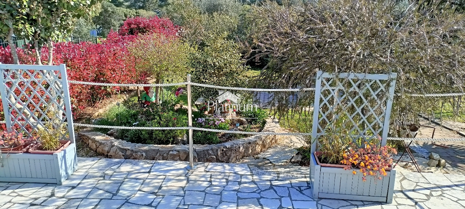Istria, vicino a Medolino, bellissimo piano terra, a 100 metri dal mare