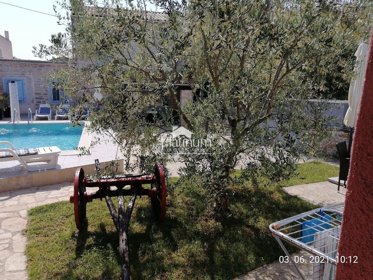 Istria, comune di Marčana, bella casa rustica con piscina