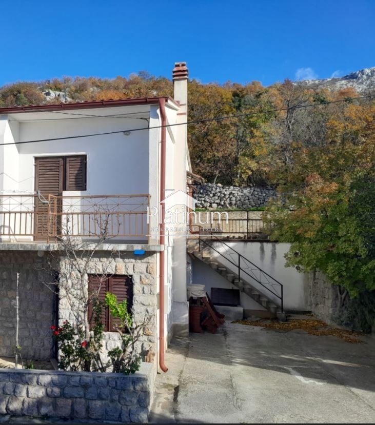 Stinica, etažirani apartman s parkirnim mjestom 