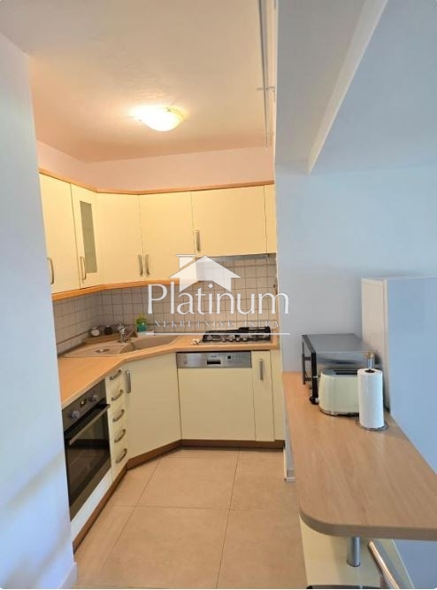 Istra, Banjole, dvosobni apartman s vlastitim bazenom