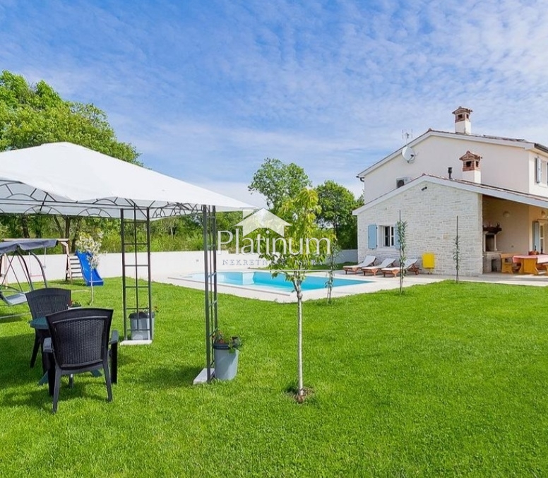 Istra, Marčana okolica prekrasna villa je sagrađena u visokom standardu i tradicionalnom stilu