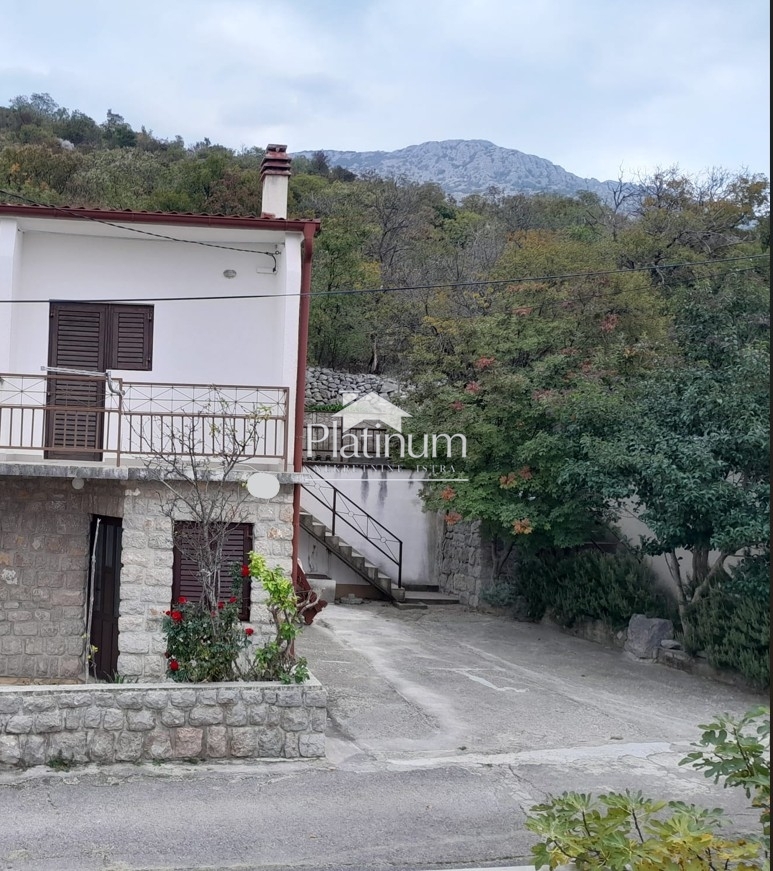 Stinica, etažirani apartman s parkirnim mjestom 