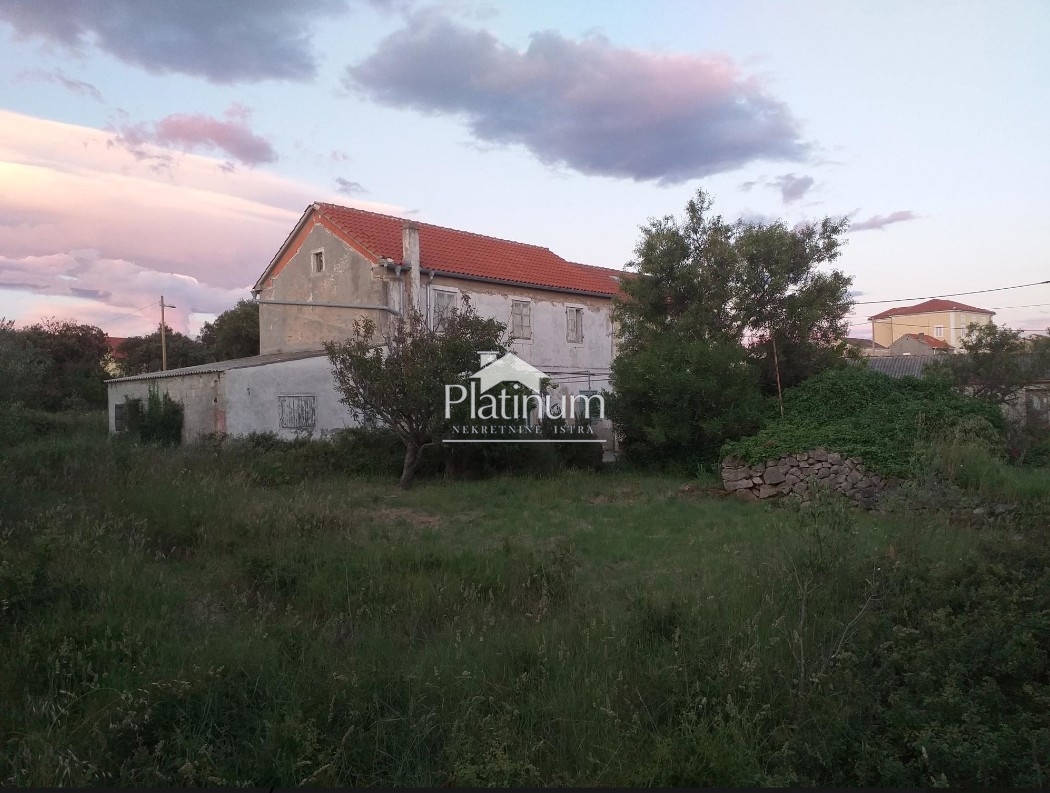 Olib, kuća u nizu na otoku mira i tišine