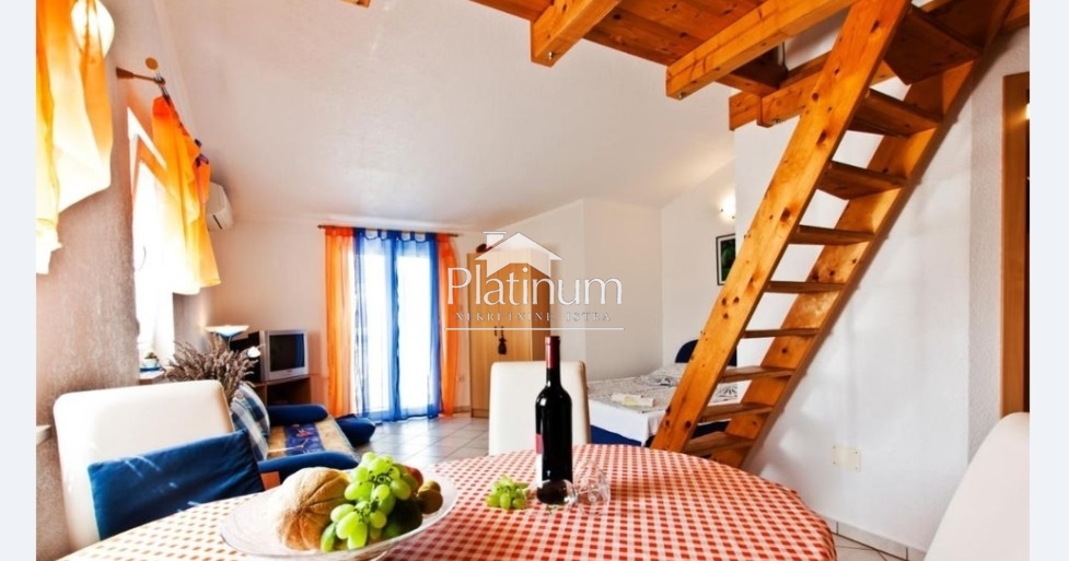 Istra, Medulin, lijepi studio apatman na drugom katu s galerijom