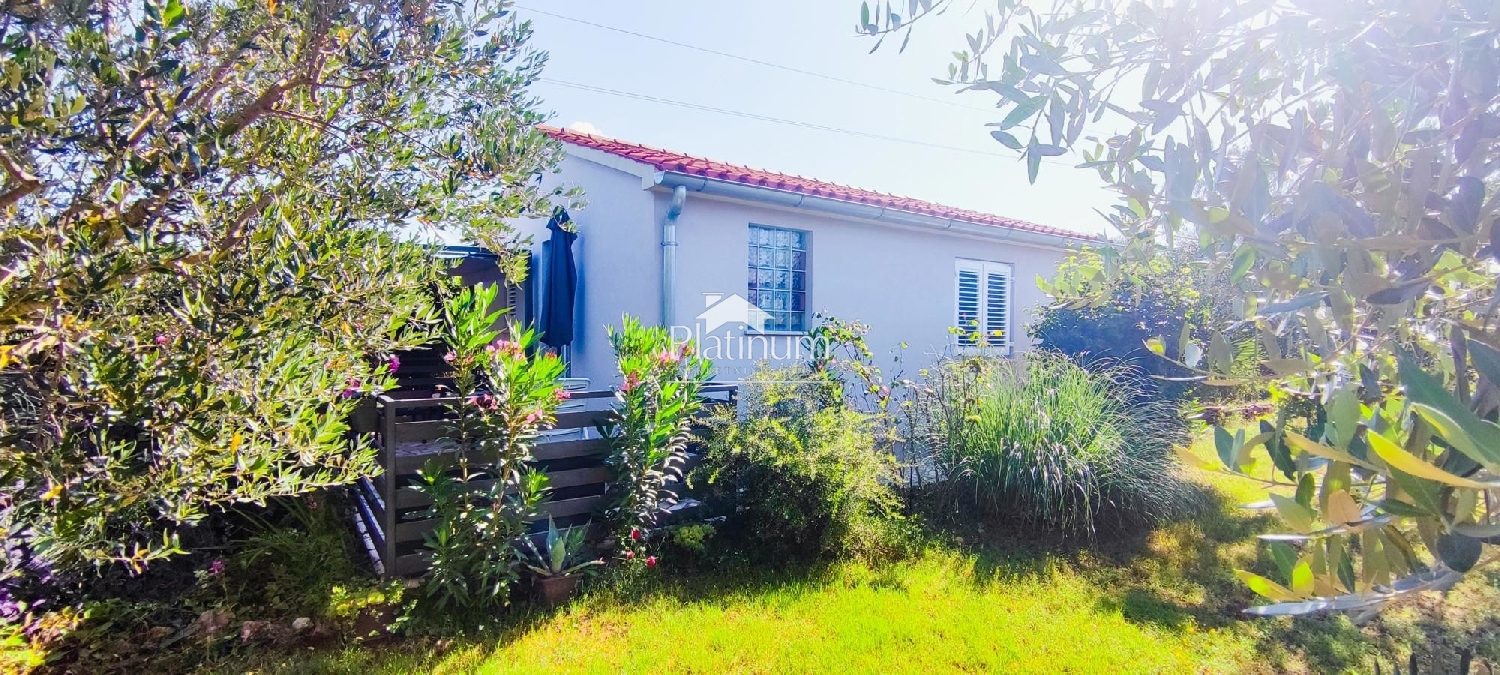 Pula, Škatari, legalizirana vikend hiša 40 m2