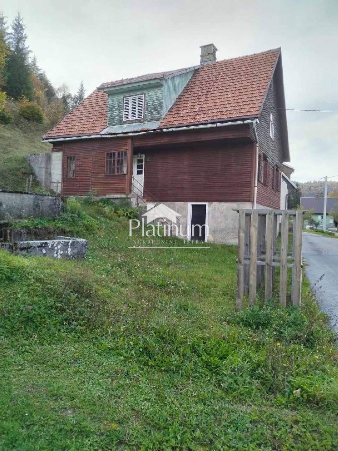 Gorski kotar, Tršće prodamo hišo z dvoriščem
