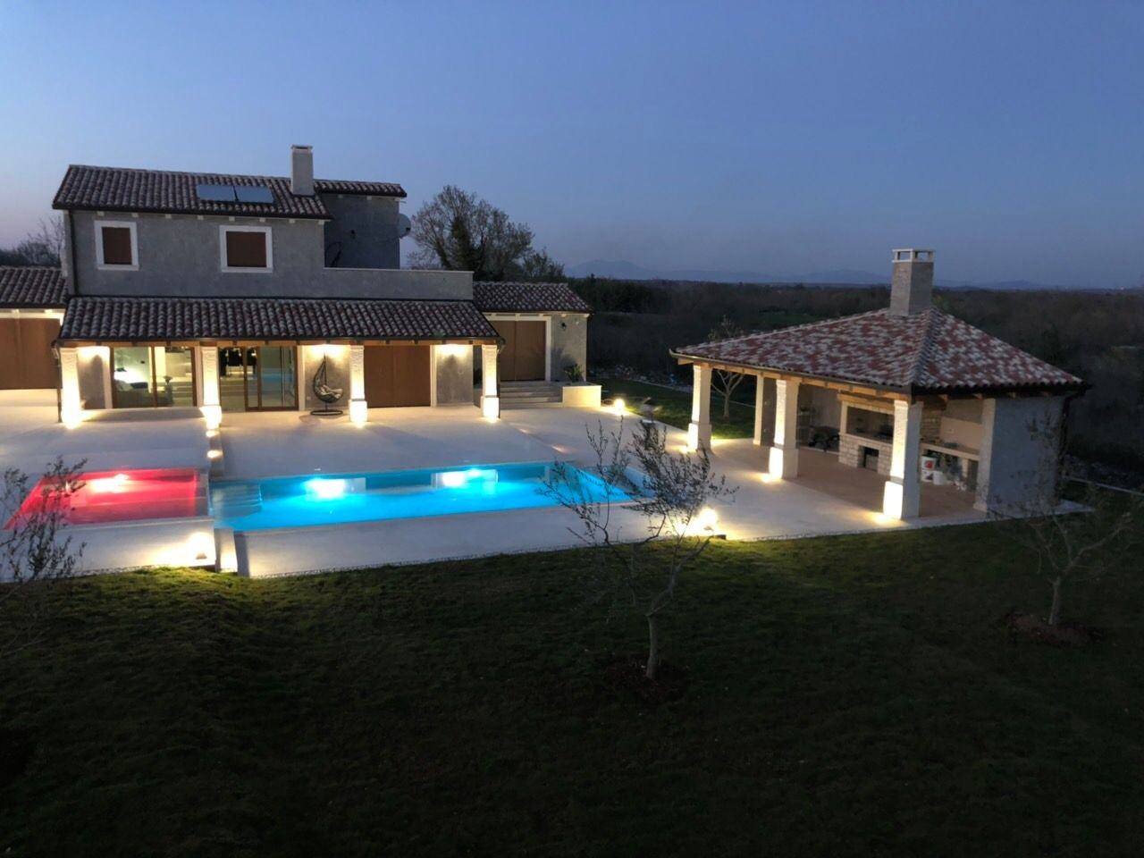 Istria, Marčana, bellissima villa con piscina , 300m2, NUOVO !!!