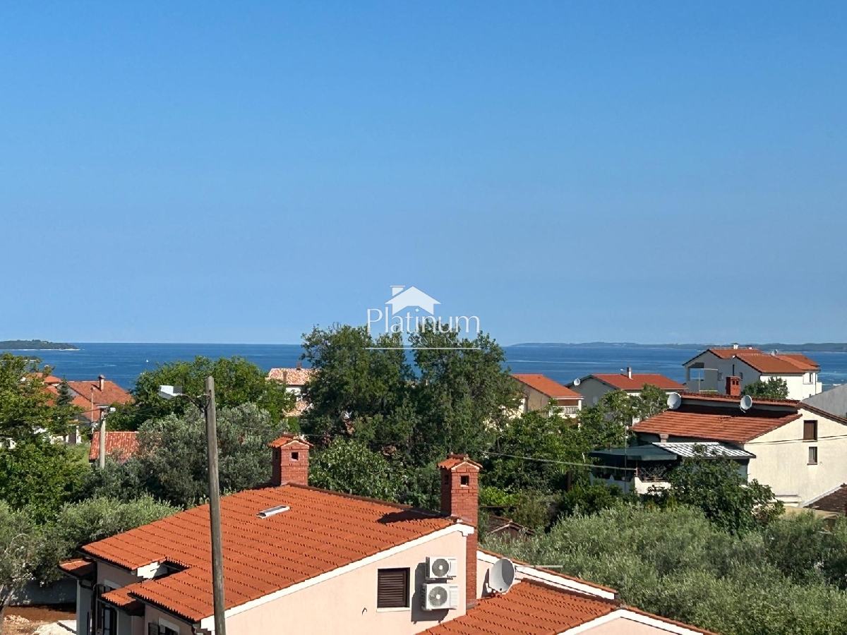 Istra, Štinjan, trisobno stanovanje v mansardi z pogled