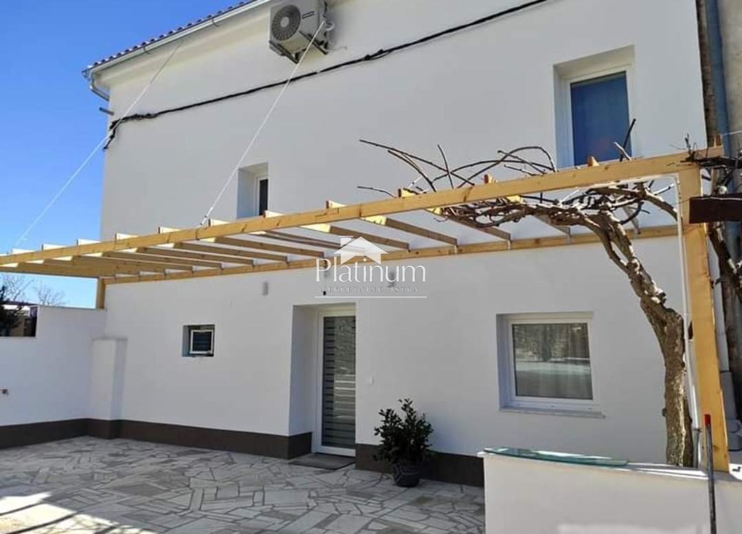Istria, Valtura casa a schiera con vista mare
