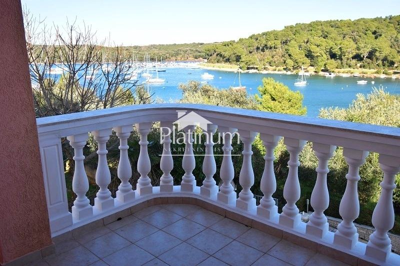 Medulin, surroundings, beautiful house, 1st row, 30m from the sea and the beach. UNIQUE