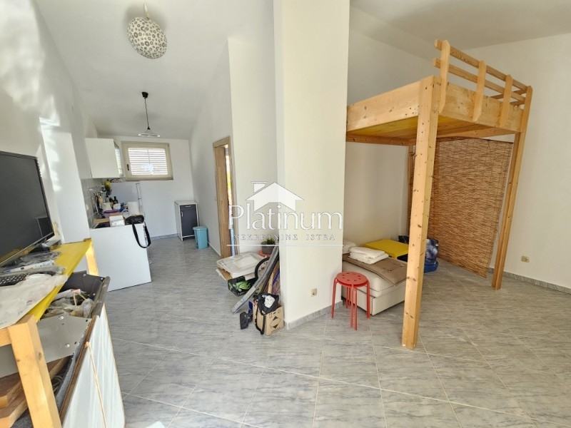 MEDULIN, BEAUTIFUL APARTMENT WITH 2 TERRACES ONLY 800M FROM THE SEA