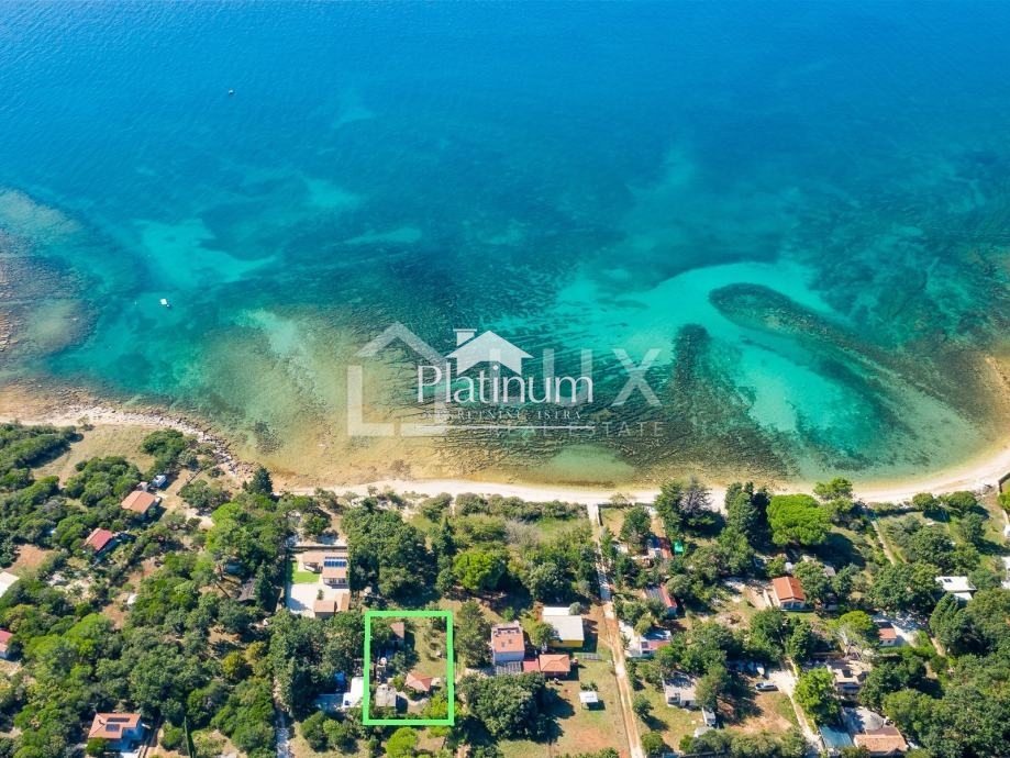 ISTRA PEROJ 500m2 VIKEND PARCELA 30 METARA OD MORA