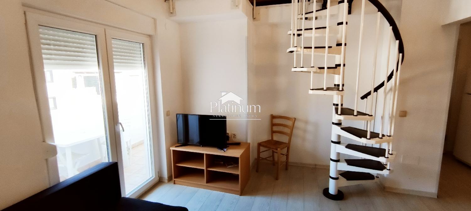 POREČ, OKOLICA, 48m2  2 KAT, 150M OD MORA, prilika!!!! terasa