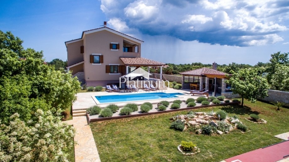 Bella Villa a Svetvinčenat, Svetvincenat, Istria - 294m2 con piscina e giardino, venduto