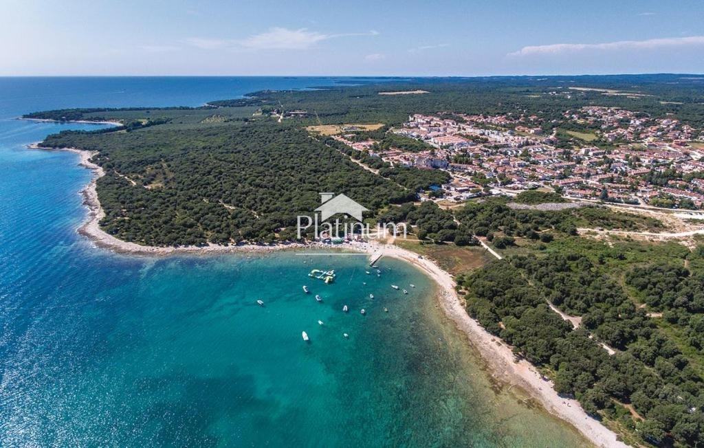 VODNJAN BARBARIGA, 200m od plaže, ZA INVESTICIJU