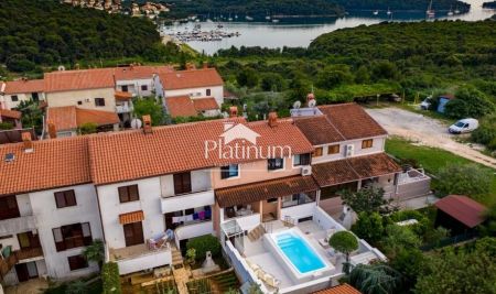 PULA SURROUNDING HOUSE WITH 2 APARTMENTS, SEA VIEW, SWIMMING POOL