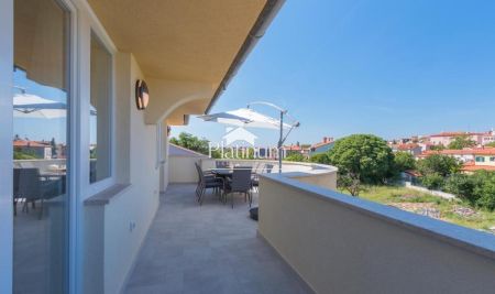 Medulin, stanovanje 2. nadstropje, parkirišče, 300 m morja