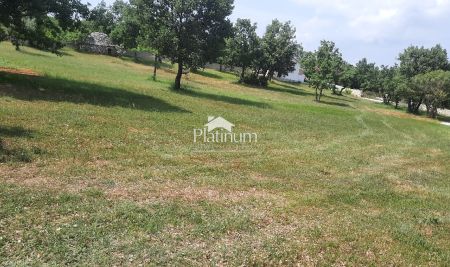 Poljoprivredno zemljište 572 M2 ,2000 m do mora i plaže