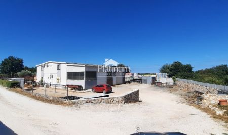 Istra,Pula poslovni objekat na parceli od 8000 m2