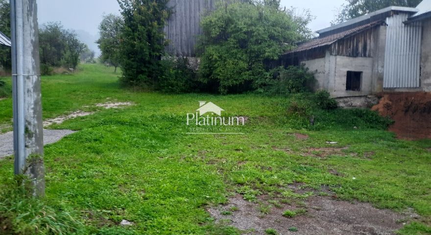 Čabar, terreno edificabile 1590 m2 con permesso di costruzione