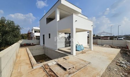 VODNJAN, DINTORNI, BELLA CASA CON PISCINA, VISTA MARE, NUOVA