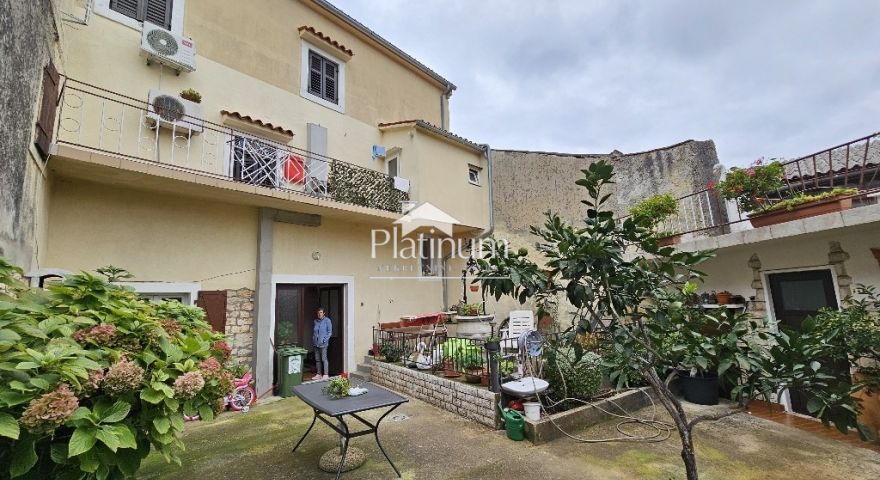 VODNJAN, BELLA CASA CON GIARDINO, POSIZIONE TRANQUILLA