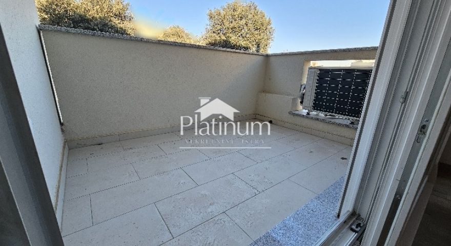PULA, NON LONTANO DAL CENTRO, 126m2, 3 camere da letto, IN ALTO