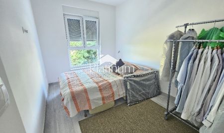 MEDULIN CIJELI KAT ZGRADE, 2 APARTMANA, TOP INVESTICIJA