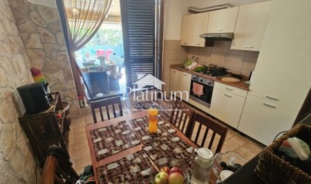 ISTRIA DUGA UVALA, GROUND FLOOR APARTMENT WITH LARGE TERRACE