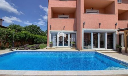 Medulin, kuća s bazenom, 380 m2, more 350 m