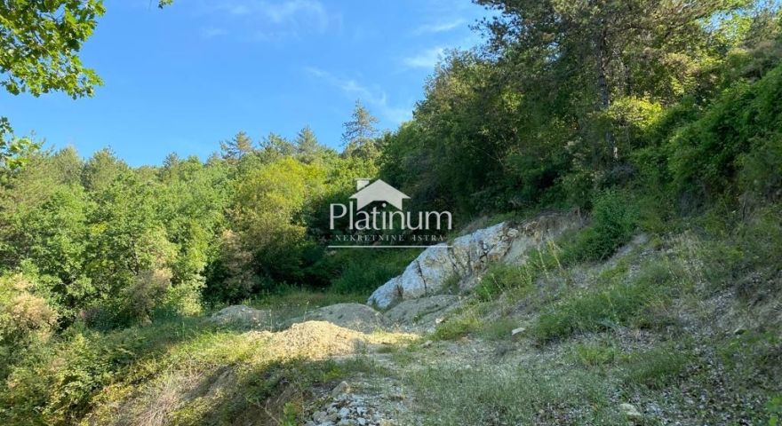 Terreno edificabile con progetto vicino a Rabac