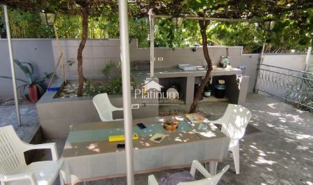 Istra, Pula pritličje stanovanje s prostornim vrtom